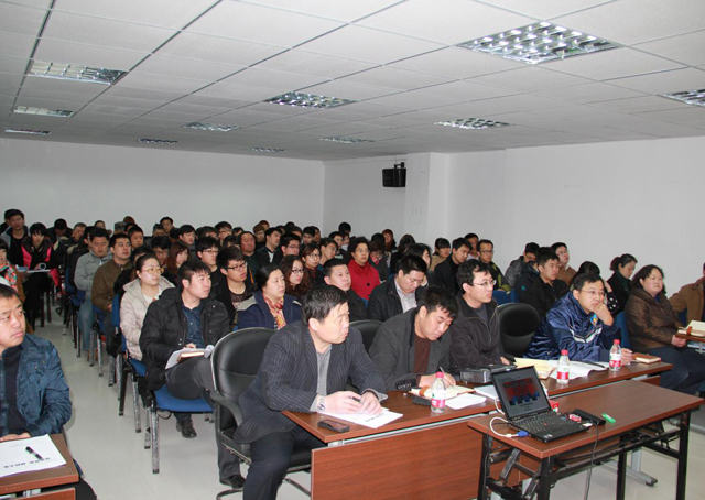 公司組織全體員工進行《商務禮儀》培訓